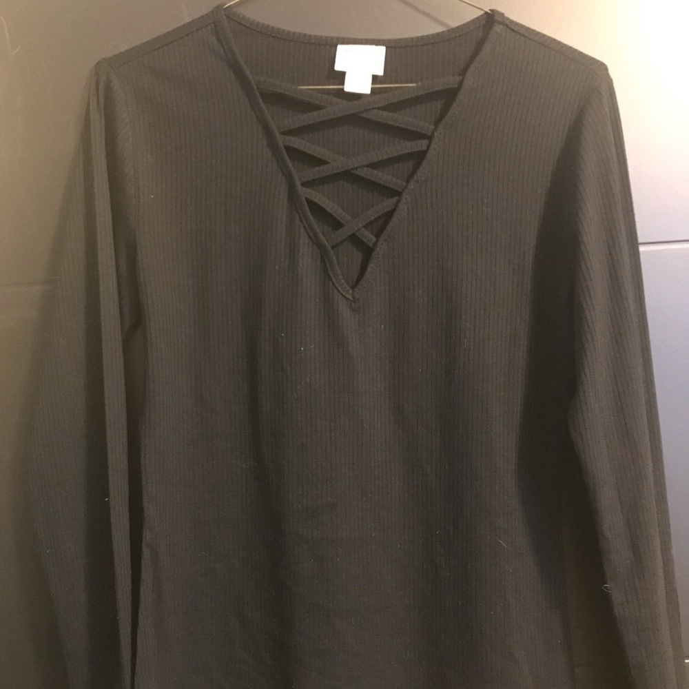 Criscrossed long sleeve